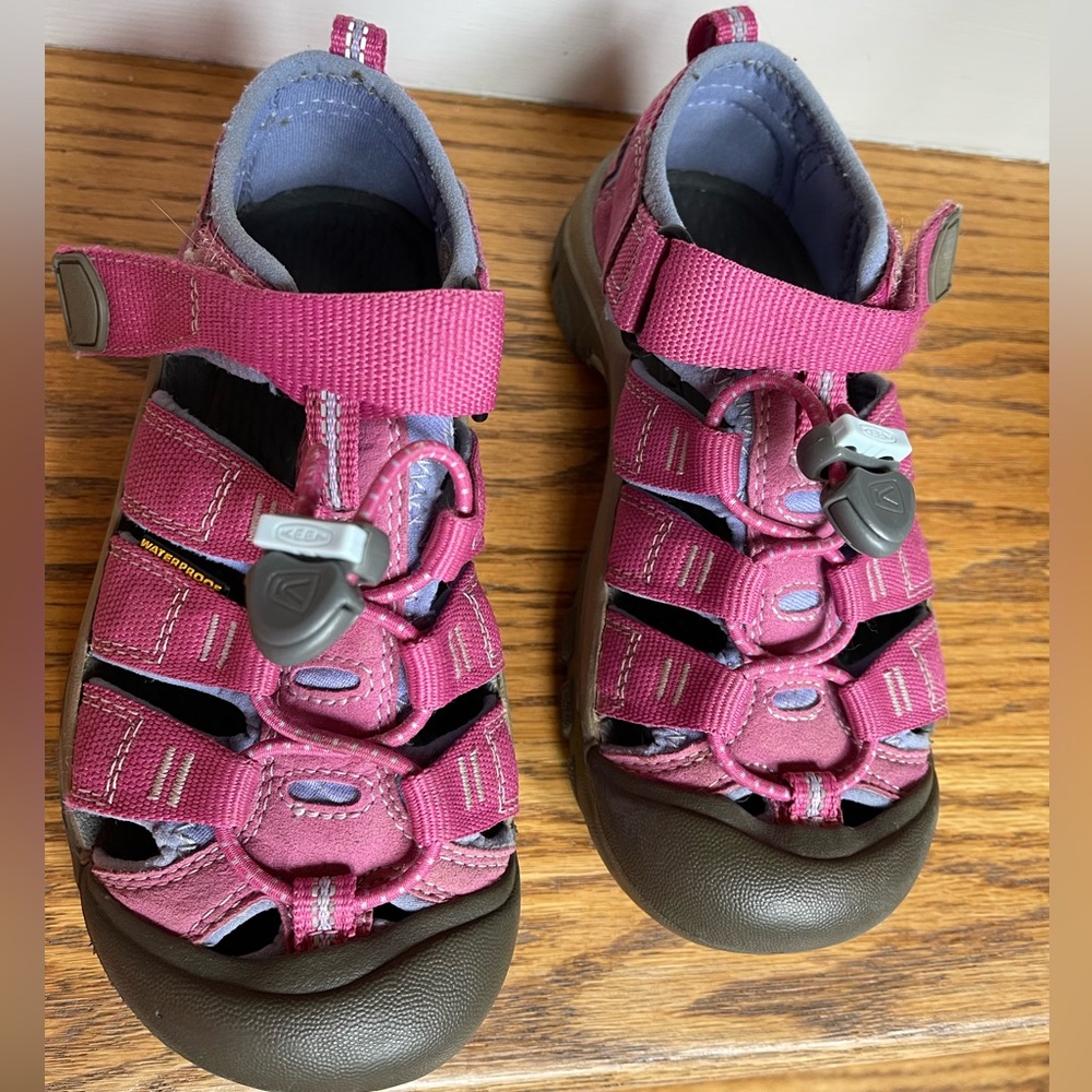 KEEN  size 13 Girls’ Pink Sandals